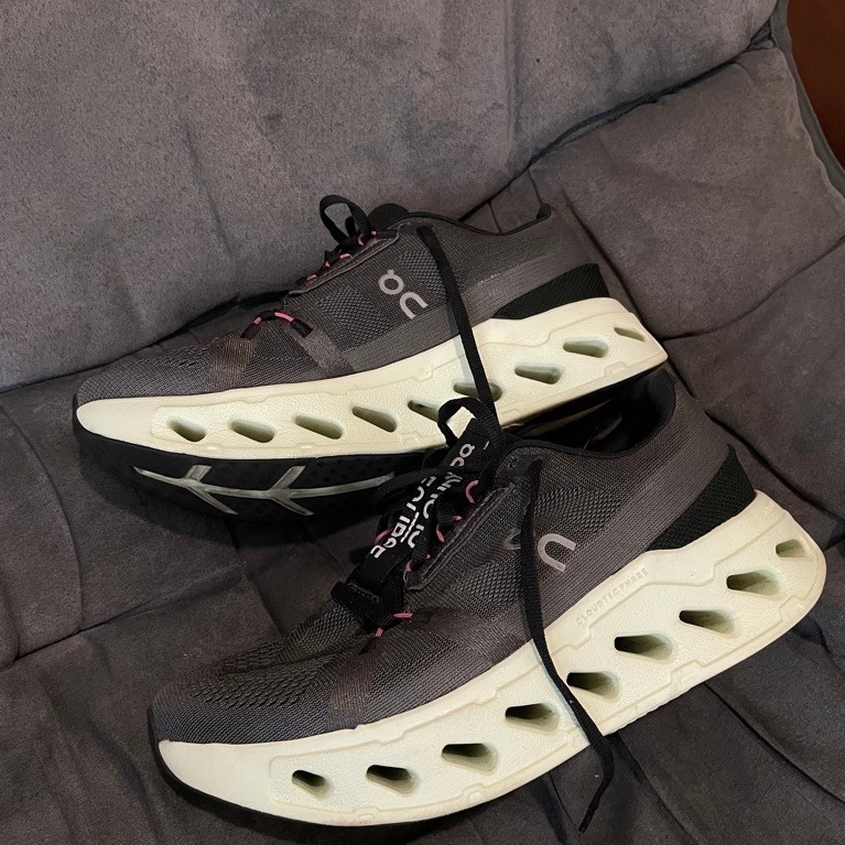 Sepatu Running On Cloud Eclipse Original