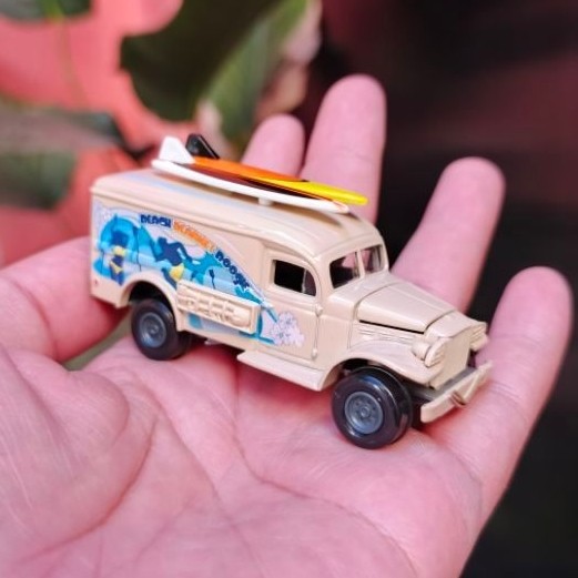 Diecast Johnny Lightning Surf Rods Beach Blanket Boogie WWII Dodge WC-54 Loose VHTF