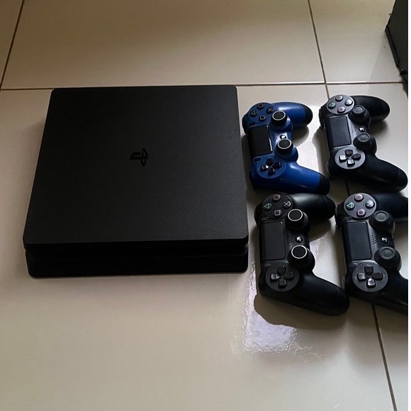 Ps 4 slim ori
