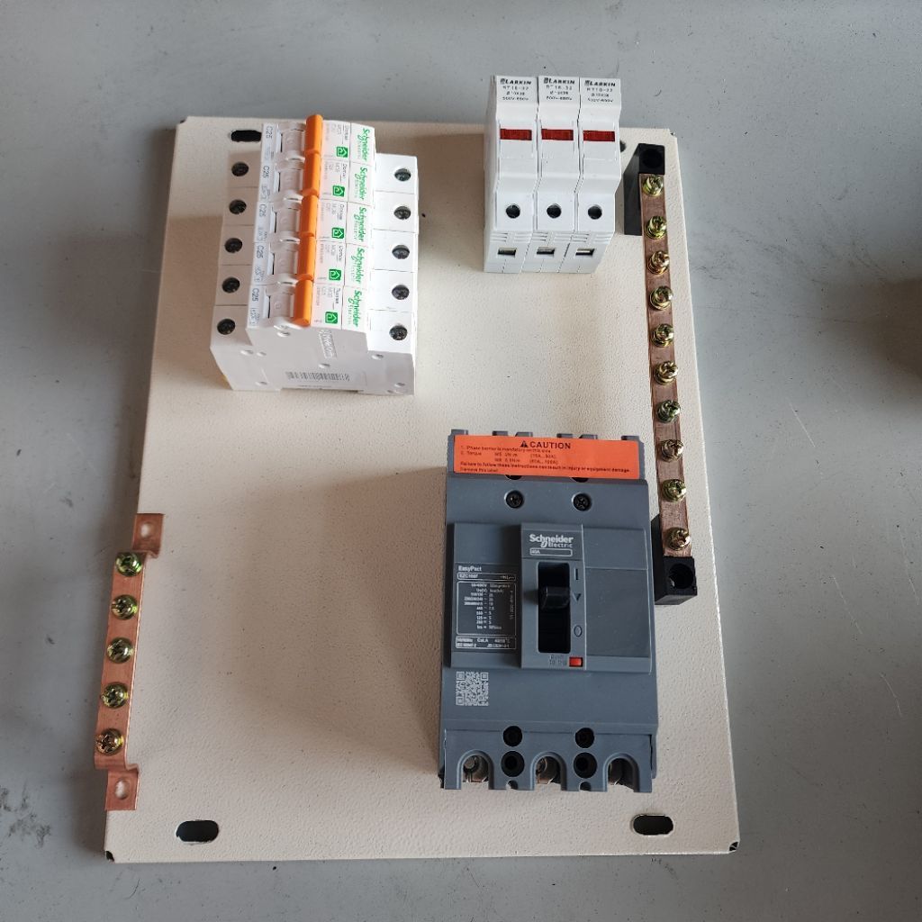 PANEL LISTRIK 3PHASE 5GROUP PEMBAGI MCB 1PHASE