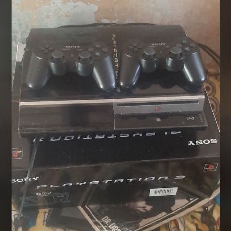 PS3 500GB FAT two stick