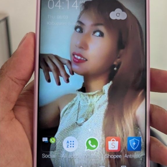 SHARP Aquos Docomo Disney SH-02G minus