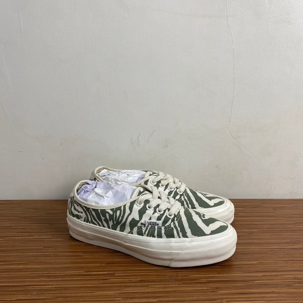 vans authentic olive zebra
