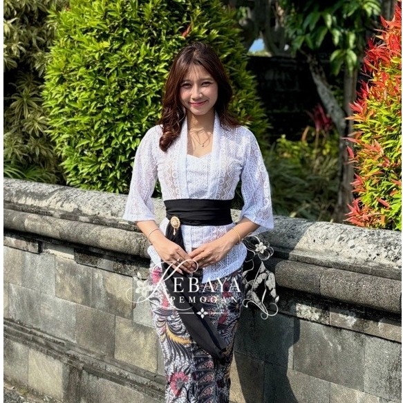 Setelan Kebaya Malika Set Wanita | Kebaya Wisuda Bali Modern | Kebaya Kondangan dengan Kamen Bali
