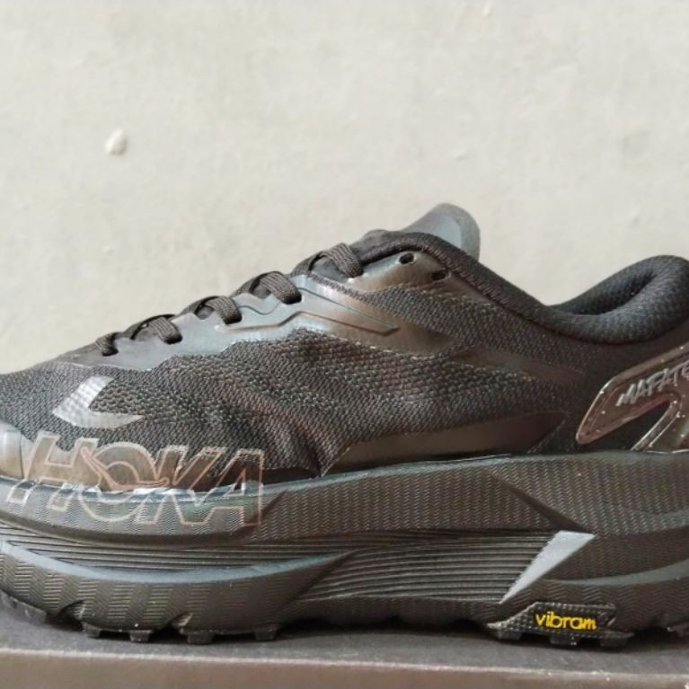 Sepatu lari HOKA Mafate hitam dengan sol Vibram untuk pria wanita sz 40