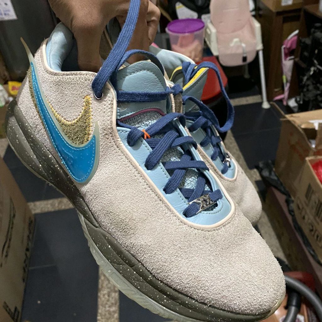 nike lebron 20 xx unknwn size 46 mulus bonus banyak tali