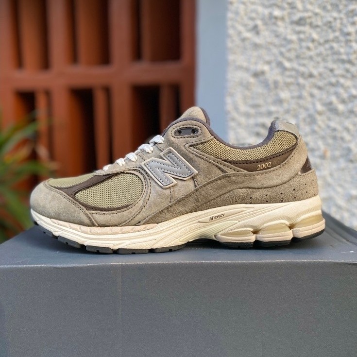 New Balance 2002R olive brown 42 ORIGINAL