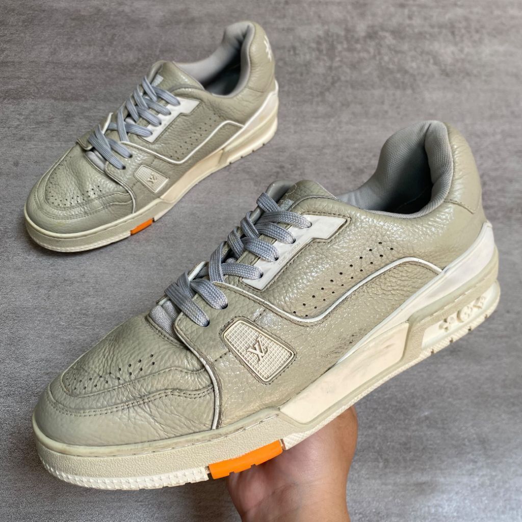 Sepatu LOUIS VUITTON LV Grey Leather Trainer Sneakers Size Insole