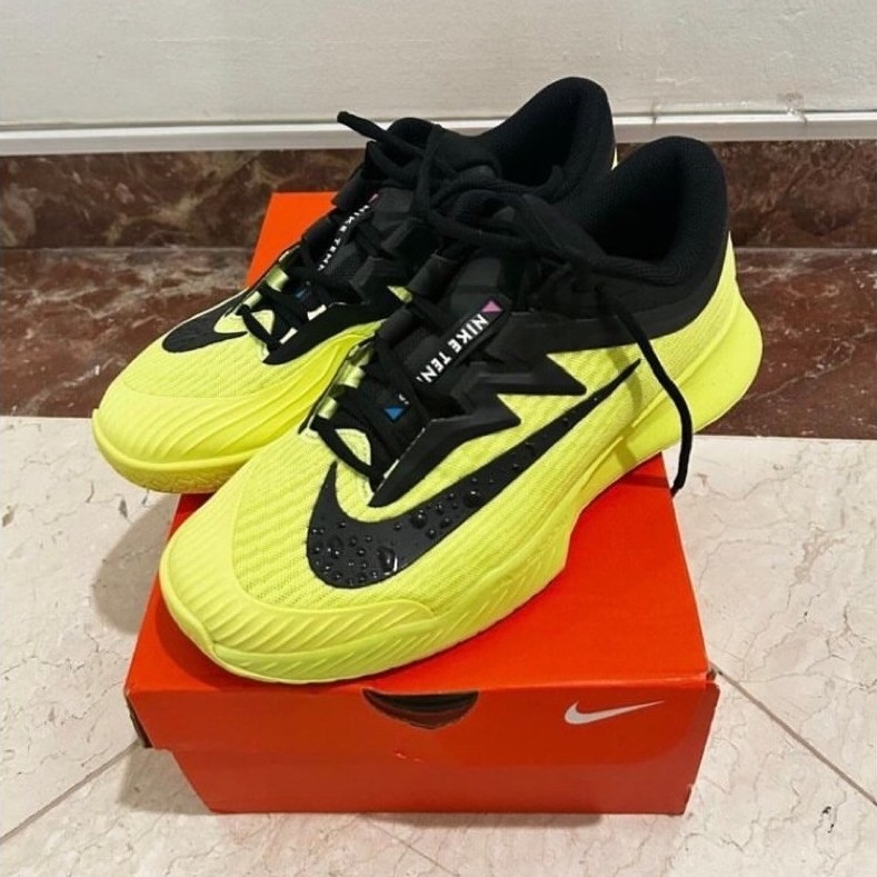vapor pro 3 women size 8.5 us neon green
