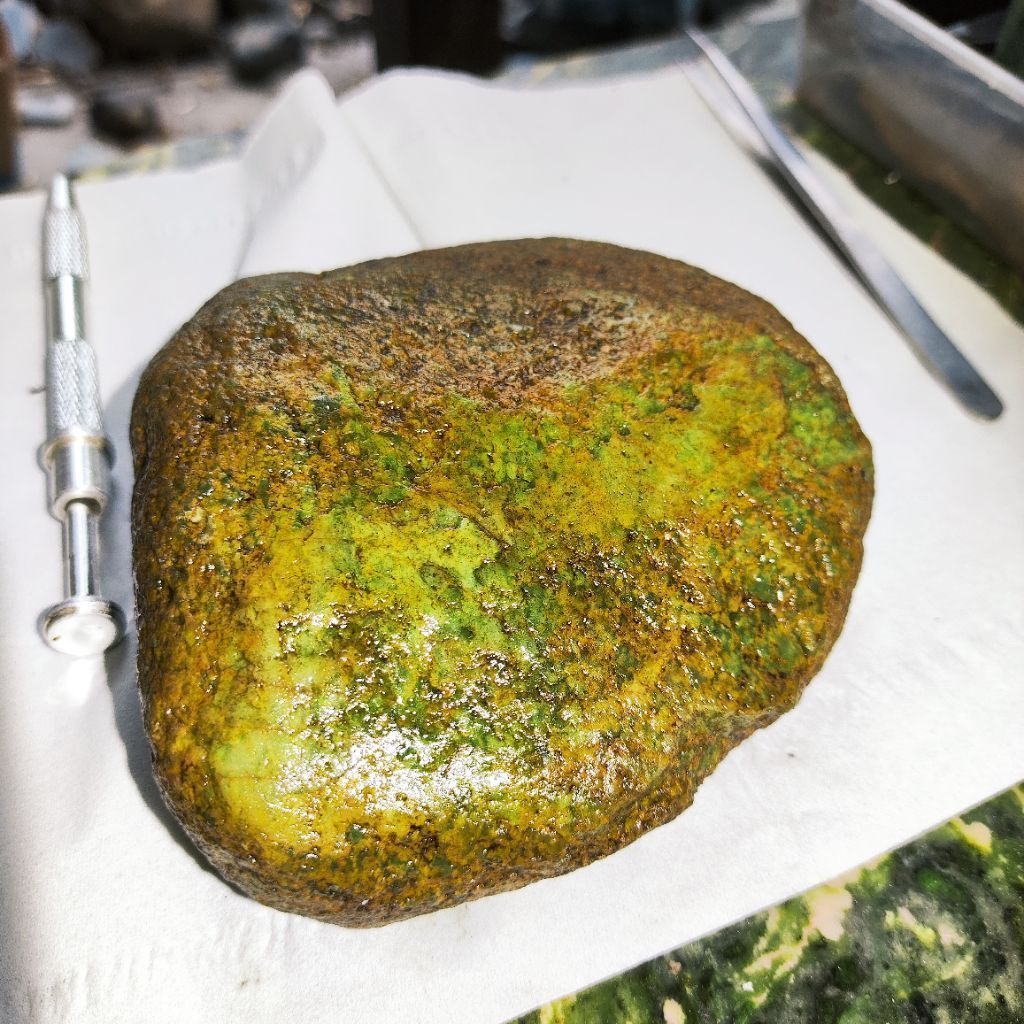 Batu tunggal idocrase lumut aceh 800 gram