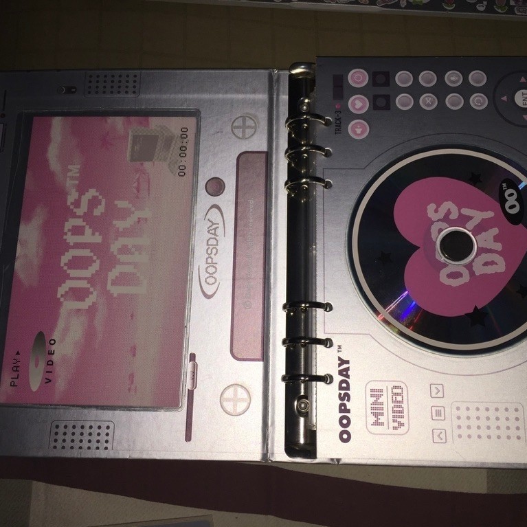 Binder 4p Oopsday preloved