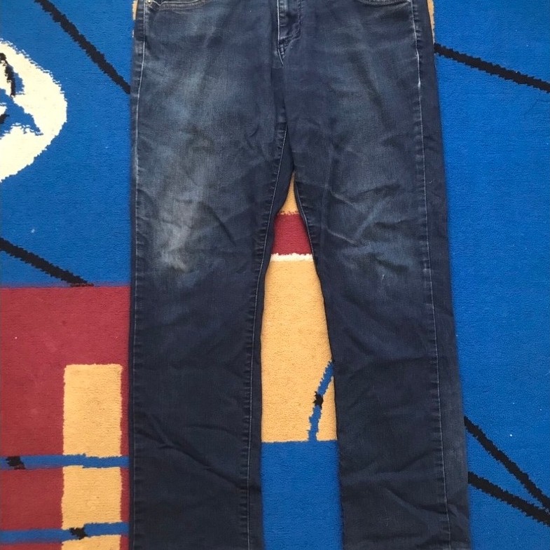 celana guess second