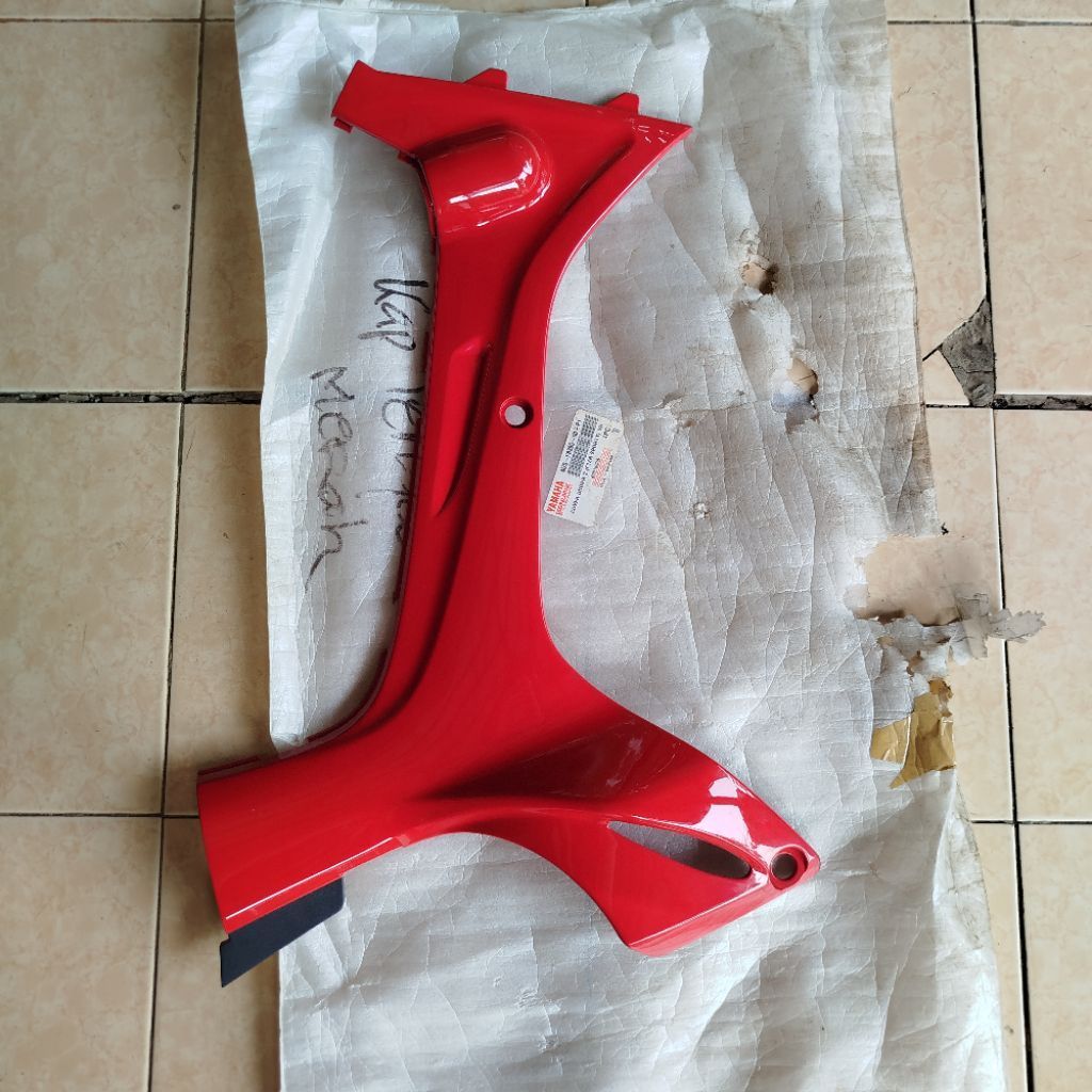 Sayap Dalam Kanan Yamaha FIZR F1ZR Merah Original YGP 4US-F8395-00-P1