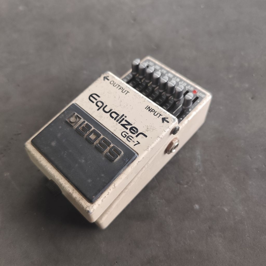 Boss GE 7 Equalizer, efek Gitar, Bisa Buat Bosster dan Cut Frekuensi