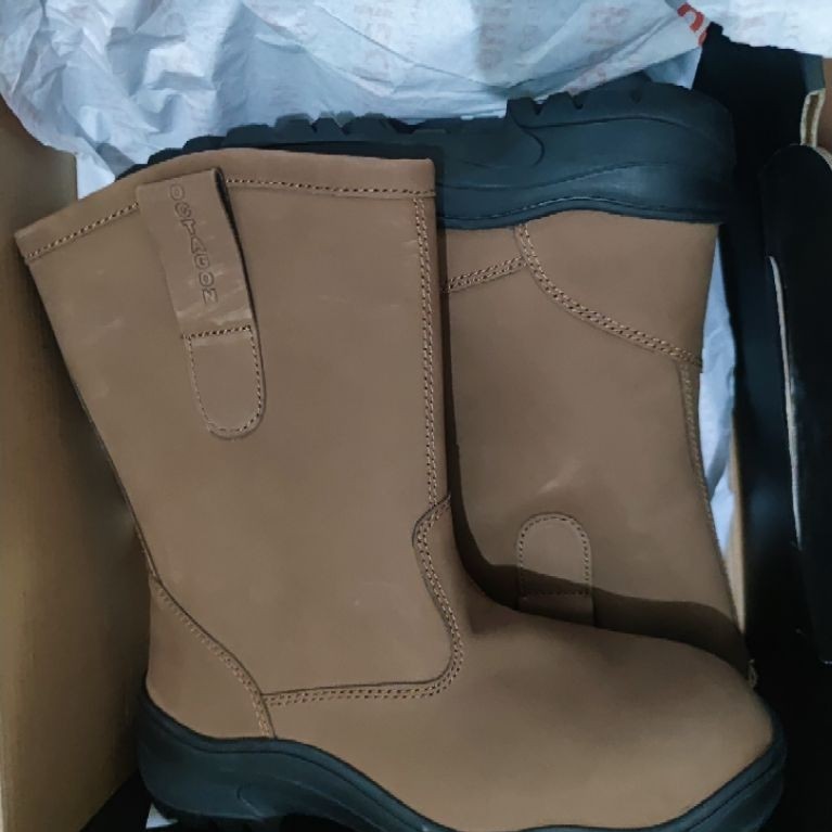 Sepatu Safety Black Rhino Exclusive