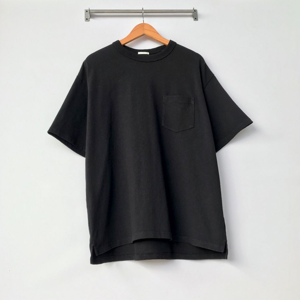 XL Kaos GU By UNIQLO Oversize Lengan Pendek Hitam Polos