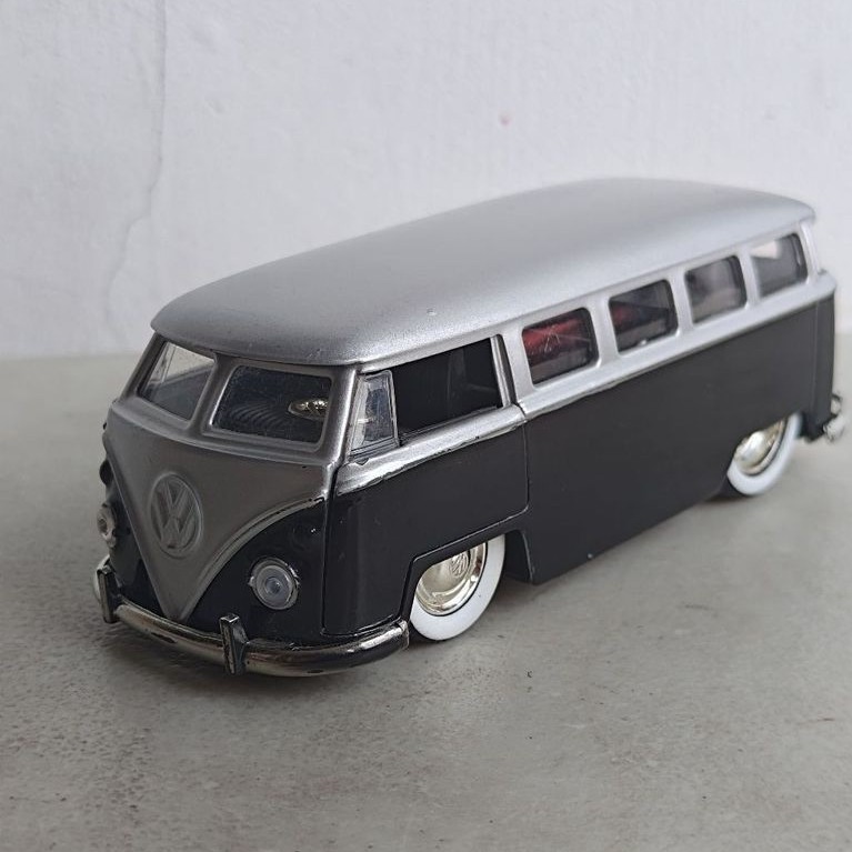Volkswagen Bus Jada BigTime Kustoms Black Grey 2011 Skala 1:32 Loose Diecast Mainan Koleksi Miniatur