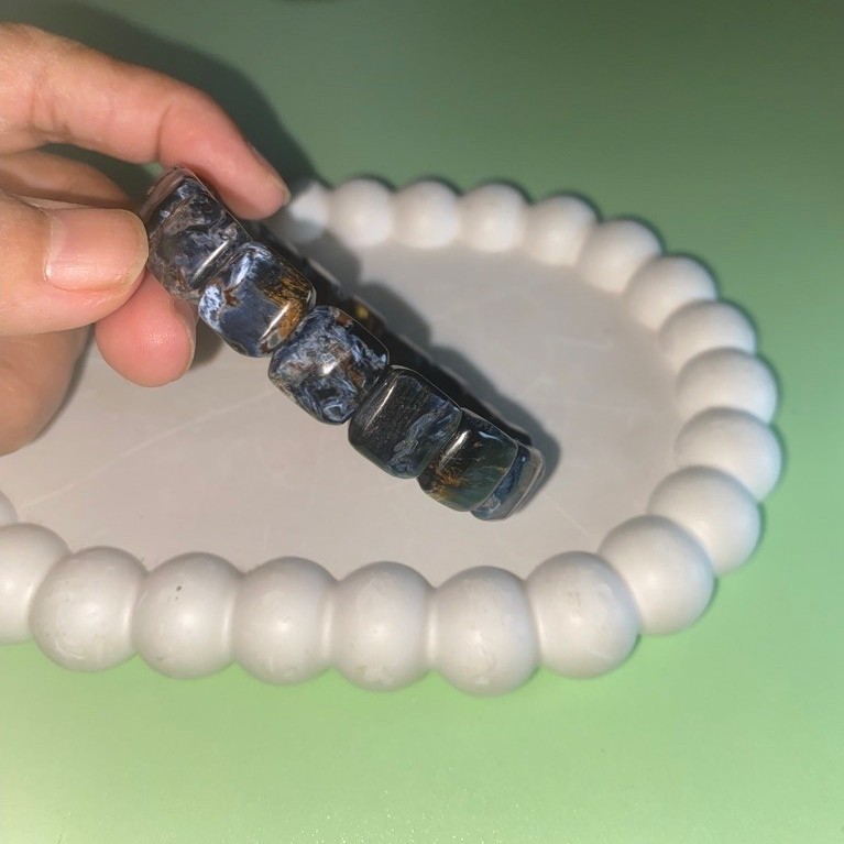 SB_Blue.Pietersite