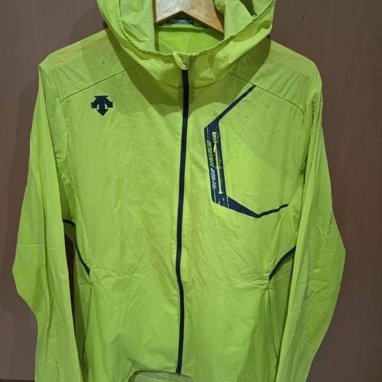 JAKET RUNNING DESCENTE