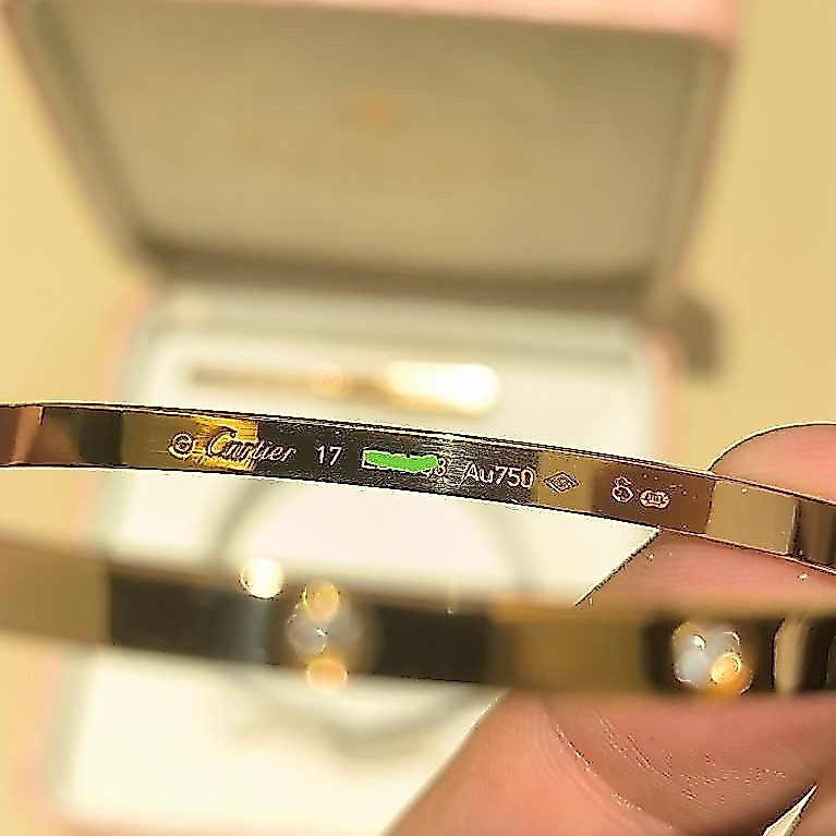Cartier Love Bracelet size 17 Au 750 18k gold with 10 Diamonds