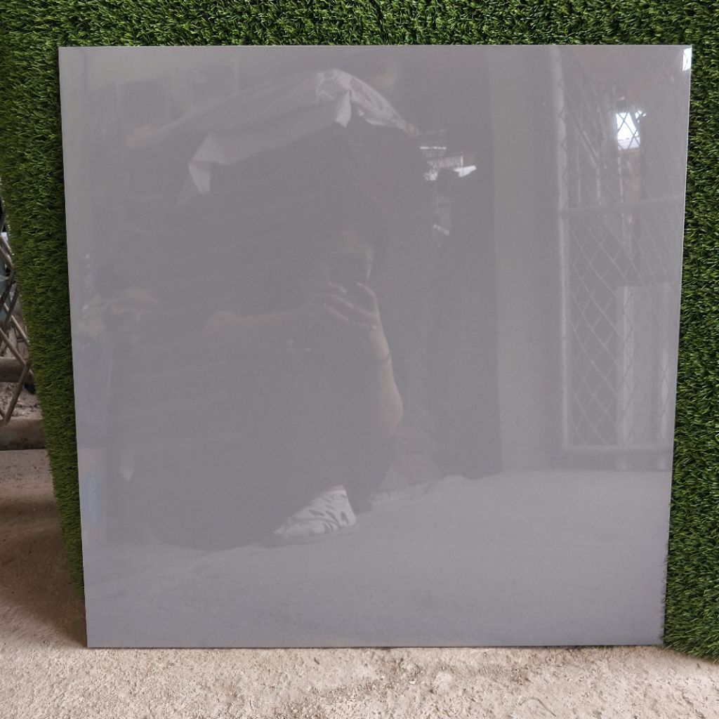 Granit 60x60 abu polos (glossy-kilap) granit abu / granit lantai/ granit dinding/ granit meja dapur