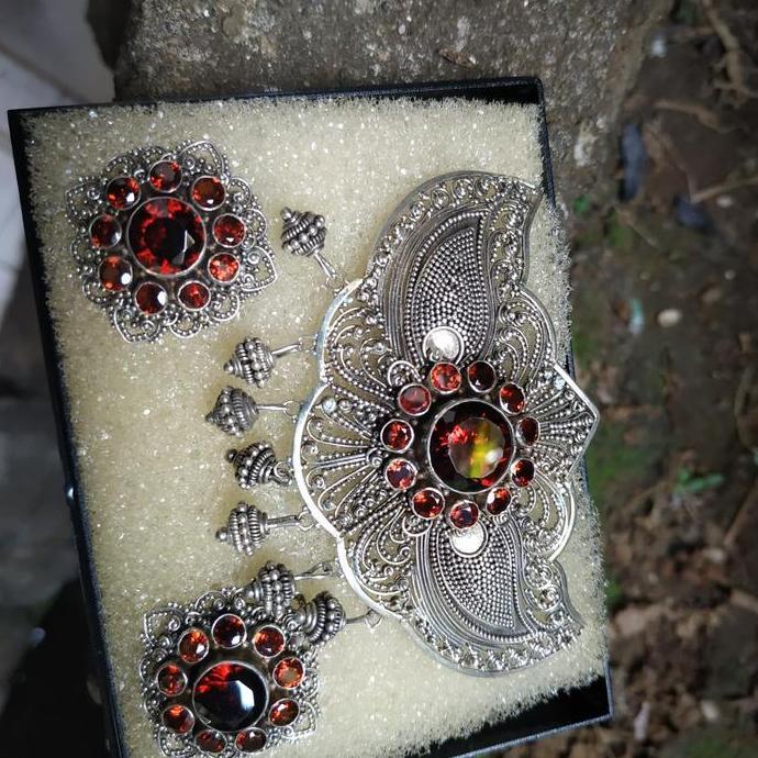 Bros Perak 925 Motif Bun