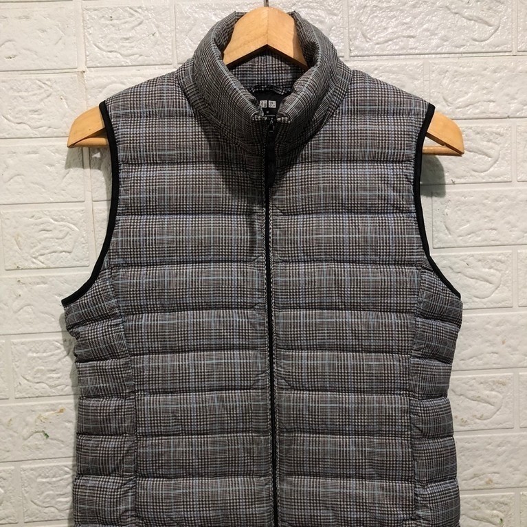 UNIQLO ultralight down jaket vest motif hitam