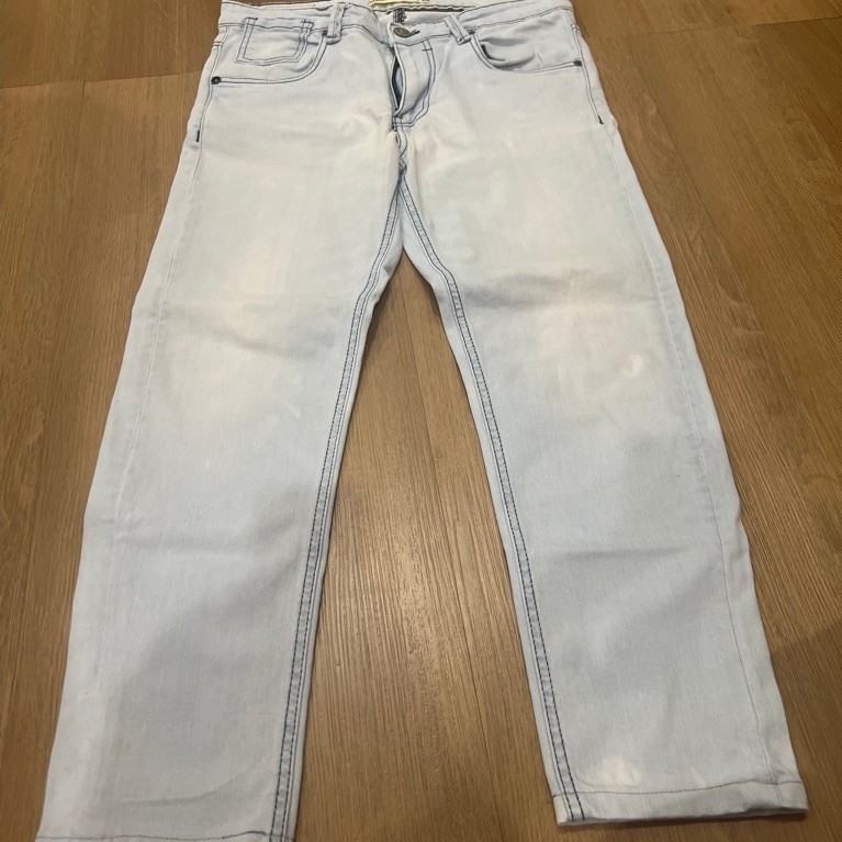 Preloved  Jeans Pria Merek Manzone size 32 bahan Ngaret Premium MInus Bercak merah di atas pinggang 