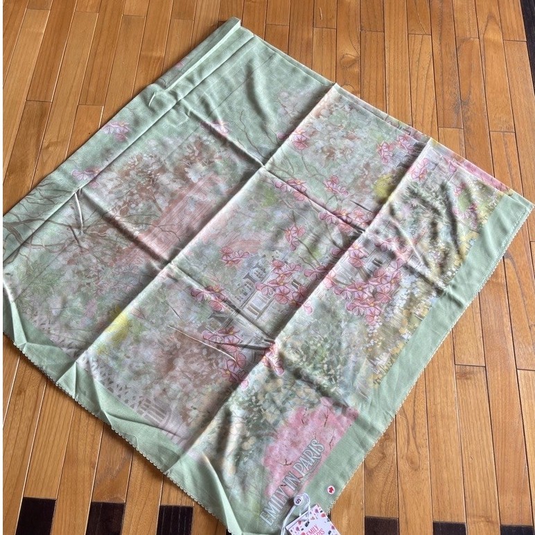 Buttonscarves-the parisian voile square XL gazon
