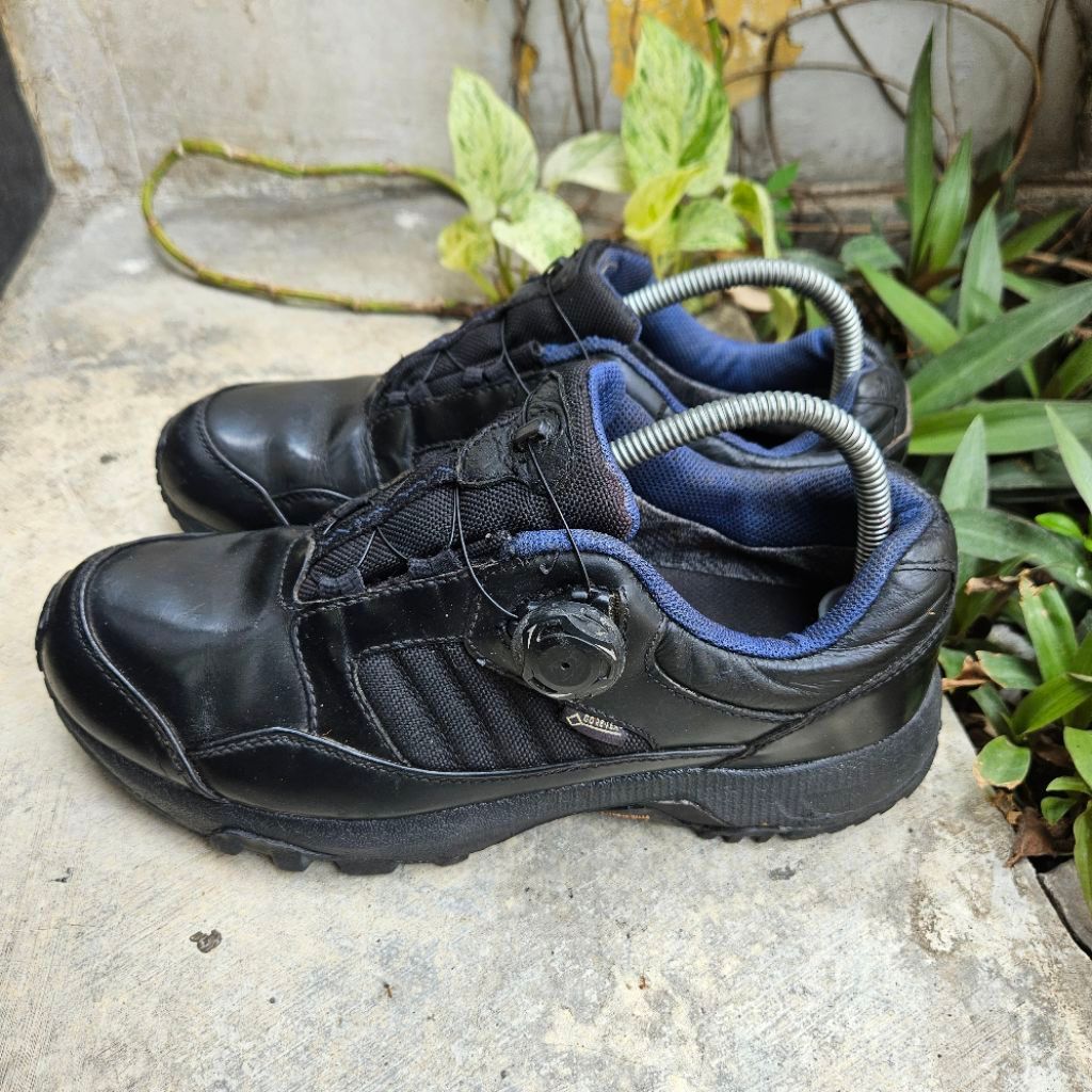 sepatu hiking second sanito vibram size 40(25cm)