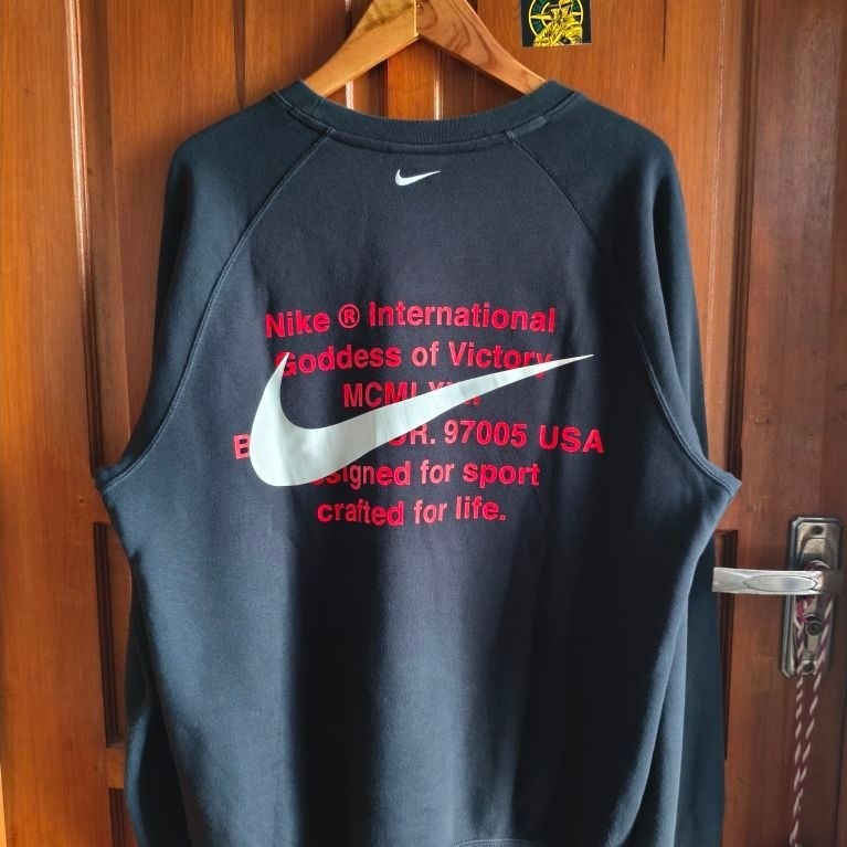 sweater nike international
