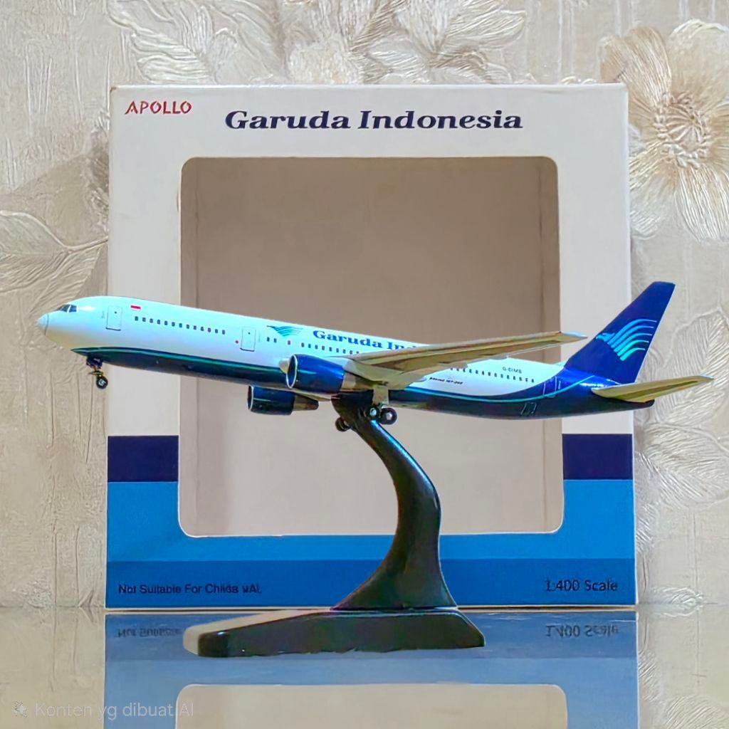 miniatur diecast pesawat Garuda Indonesia Boeing 767-300ER skala 1:400 buatan merek Apollo.