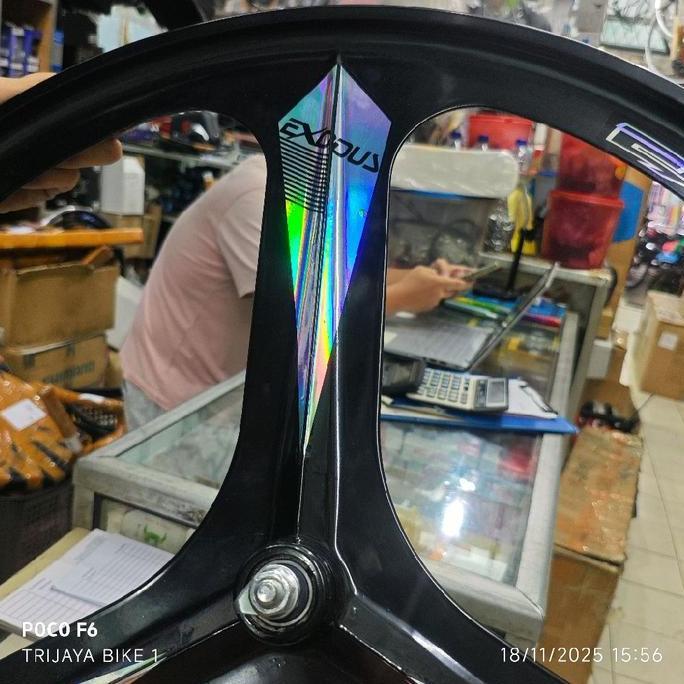 Ready Wheelset Velg Depan Palang Trispoke 700c Alloy Bearing EXODUS Putih Dan Hitam Sticker Scotlite