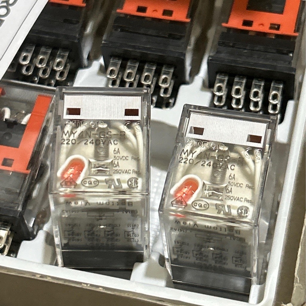 RELAY OMRON MY4N-GS 220VAC