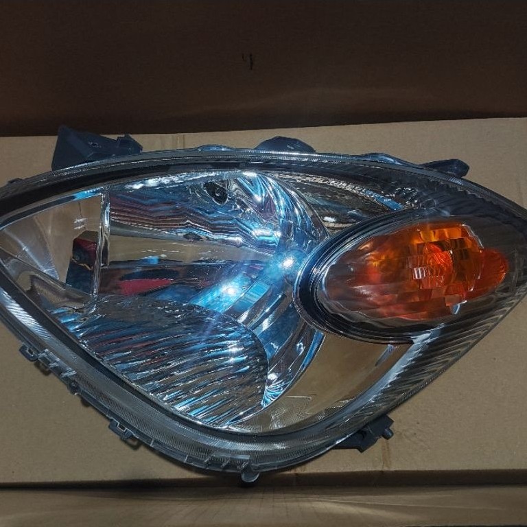 Headlamp Toyota Avanza Xenia 2005 (81150-BZ010) ORIGINAL