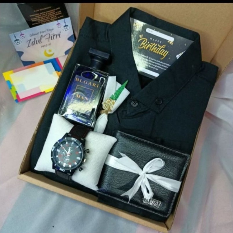 Paket hampers kemeja hitam kaos cowok farpum cowok dompet cowok jam tangan kado ulang tahun wis...