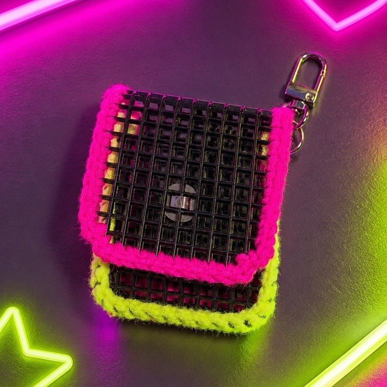 KAHULA ID Pouch AirPods Handmade Estetik | Case AirPods Rajut Jaring Plastik Magnet Pink Lime