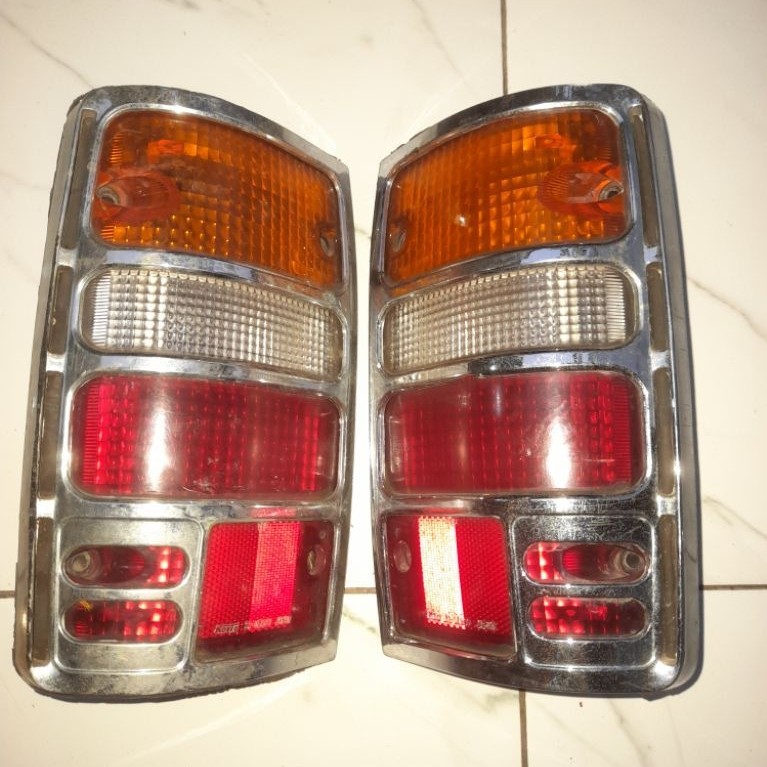 Lampu belakang kijang grand extra original copotan
