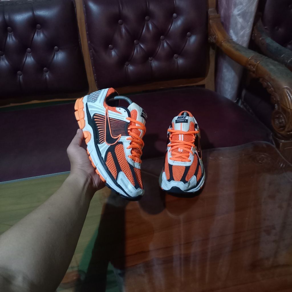 NIKE ZOOM VOMERO 5 | SECOND BRANDED | SEPATU SPORT SNEAKERS MEWAH