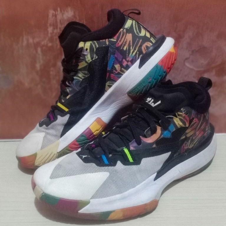 sepatu basket/volli second size 44