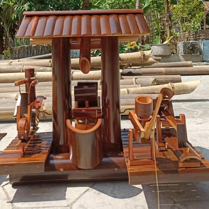 Kincir Air Bambu. Hiasan Kolam Estetik Bambu. Air Mancur Bernada