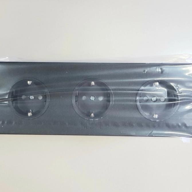 Panasonic Stop Kontak 3 Lubang / 3 Gang