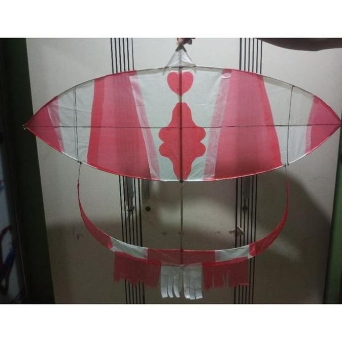 //TERLARIS LAYANGAN WAU , GAPANGAN , LAYANGAN TRADISIONAL