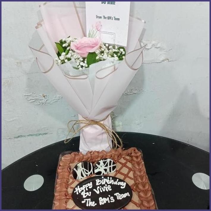 

READY CAKE DAN BUKET. BUNGA CAKE. CAKE MIX BUNGA CAKE ULTAH BUKET MAWAR PINK STOCK TERBARU