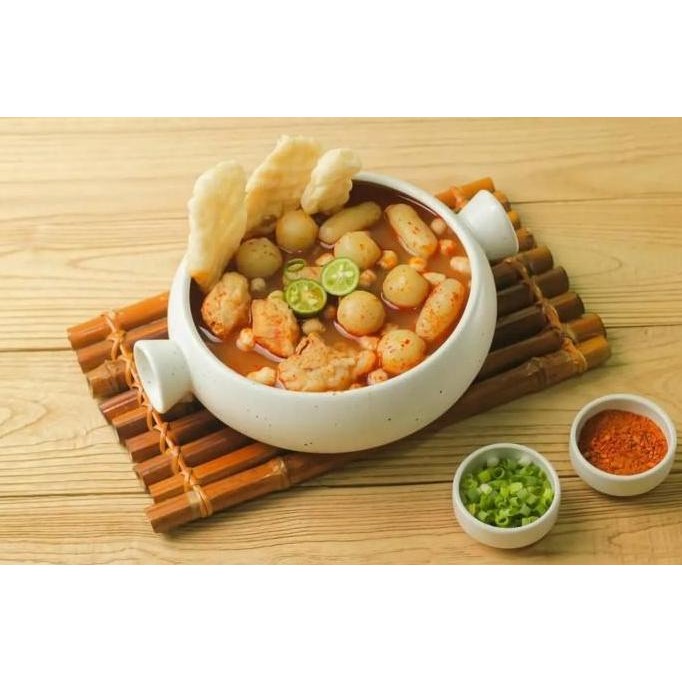 

Momoto Chili Oil Minyak Cabe 300 gram Dimsum Baso Aci Seblak Ramen Lamien Mie Bakso Nasgor Pedas