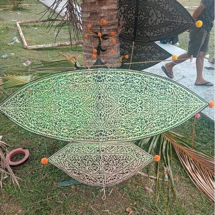 Layangan wau bulan ukuran 1 meter ( siap terbang) Beraneka warna Bambu