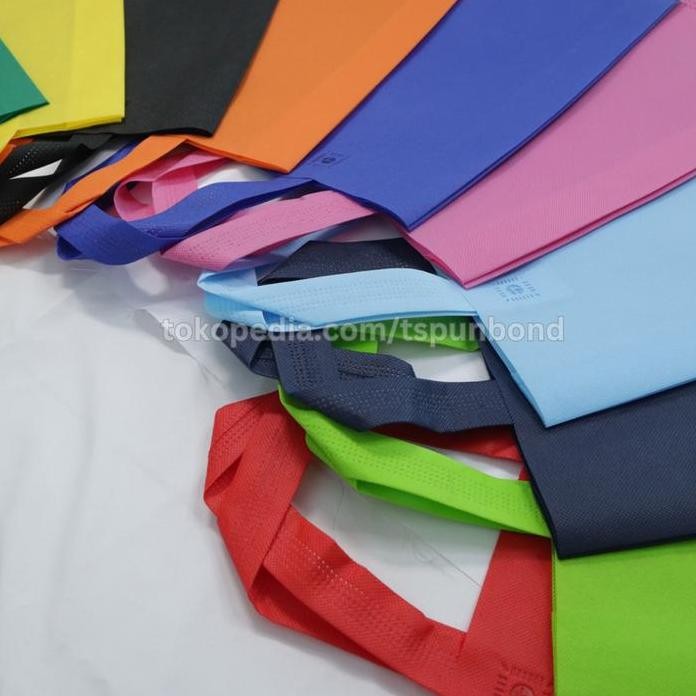 

Kualitas Tas Souvenir Spunbond Handle Ukuran 25X35 Lusinan - Warna Maroon