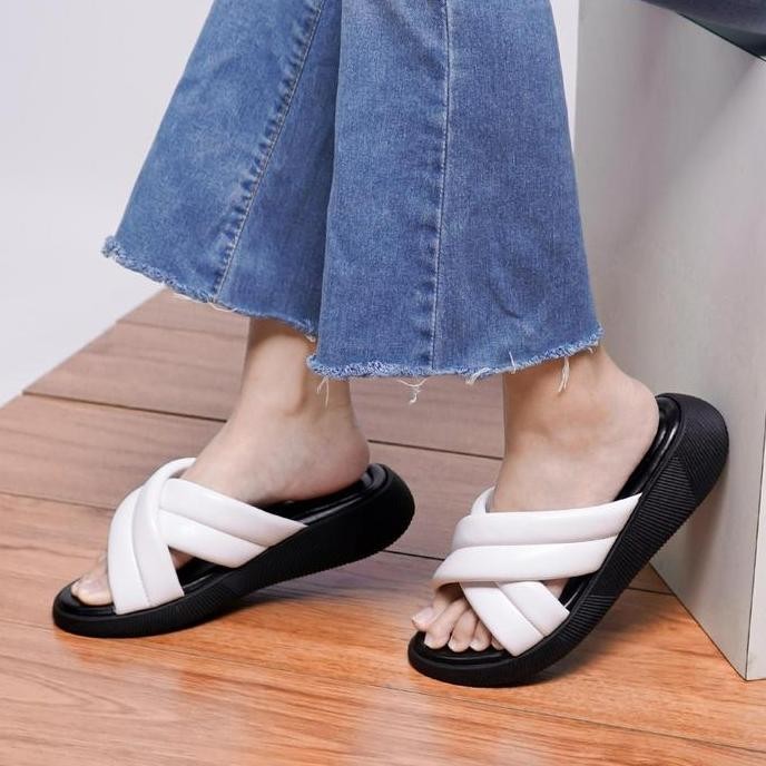 DE109 >> Nadhira White Wedges | sandal platform wanita kekinian warna putih terbaru official mall yu