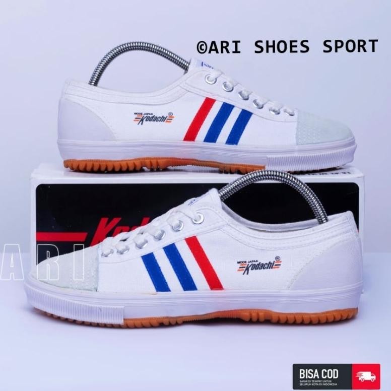 SEPATU KODACHI SEPATU CAPUNG SEPATU BADMINTON SEPATU TAKRAW SEPATU OLAHRAGA