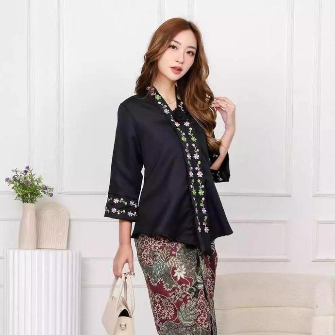 Jumbo Setelan Atasan Kebaya Floy Hitam Bordir Bunga Balotelly+Bros+Rok Ld 92-Ld 120